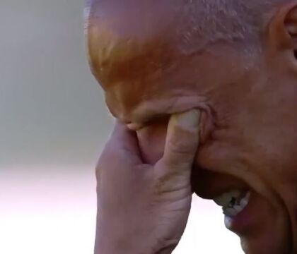 Livorno, l’allenatore scoppia a piangere durante il minuto di raccoglimento