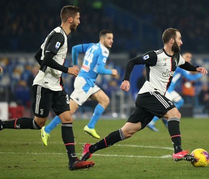 Napoli-Juventus, Khedira e Higuain in tribuna