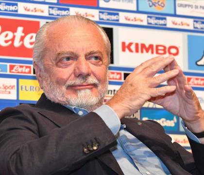 Repubblica: De Laurentiis potrebbe andare in ritiro col Napoli da venerdì