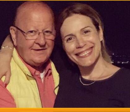 Boldi lascia la fidanzata perché ancora innamorato della moglie morta: «un atto di onestà»