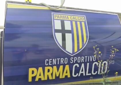 Tesserato del Parma positivo al coronavirus
