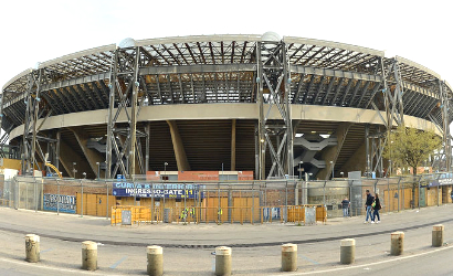 Curva B, striscione all’esterno del San Paolo! I tifosi vogliono chiarezza e nessun compromesso