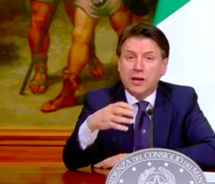 Conte prepara un nuovo Dpcm, Napoli rischia il lockdown (e non è la sola)