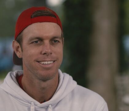 Ha il Covid e vogliono ricoverarlo, l’incredibile fuga del tennista americano dalle Asl russe