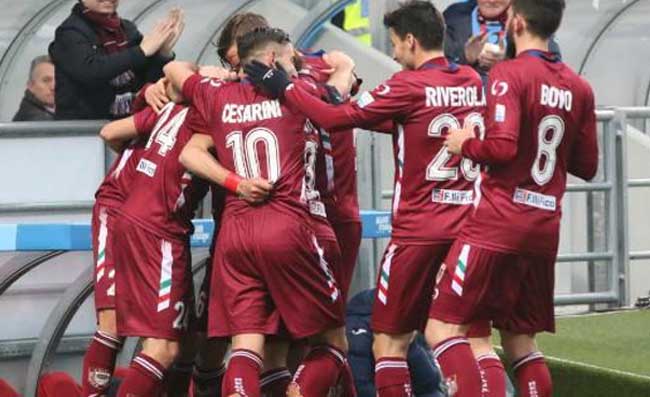Incredibile Reggiana, 29 casi Covid: salta match con la Salernitana e rischia sconfitta a tavolino