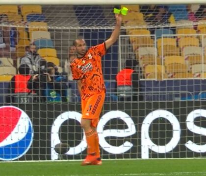 Juventus, risentimento al flessore per Chiellini