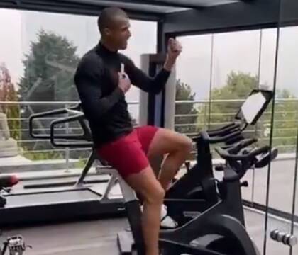 La risposta di Ronaldo a Spadafora: balla e canta mentre fa cyclette, altro che esempio
