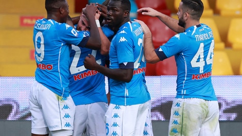 Napoli, tutti negativi i tamponi al Covid