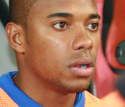 Robinho torna al Santos per quattro soldi, ma lo sponsor molla il club per la condanna per stupro