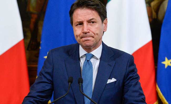 Covid, il governo convoca riunione urgente. Cinque città verso il lockdown, c’è anche Napoli