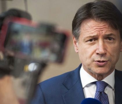Arriva un nuovo Dpcm: stop a spostamenti tra regioni e lockdown mirati. Bar e ristoranti in bilico