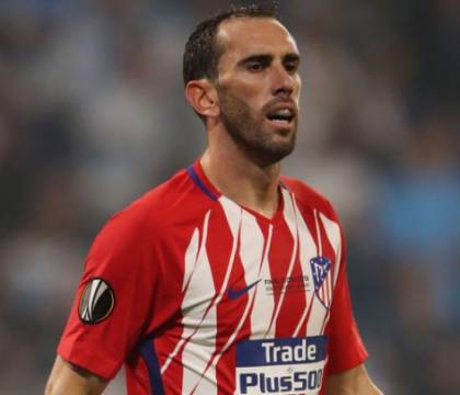 Cagliari, Godin in dubbio per il Napoli: affaticamento muscolare