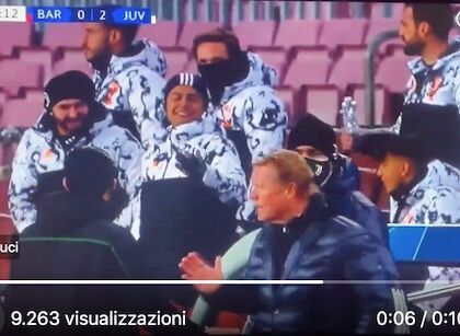 Dybala e Pinsoglio sfottono Koeman che si agita per il secondo rigore alla Juventus (VIDEO)