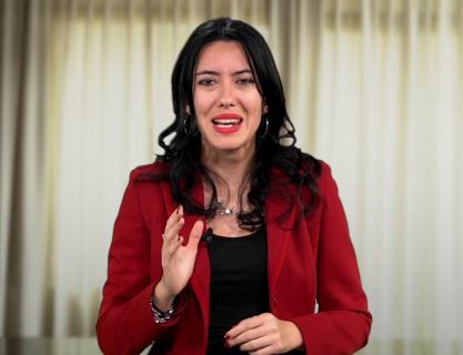 Azzolina: «La scuola ha fatto la sua parte. Ora si cerchino nuove misure di contenimento in altri settori»