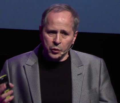 Crisanti: «È una strage inutile. Serve un lockdown duro per garantire gli effetti della vaccinazione»