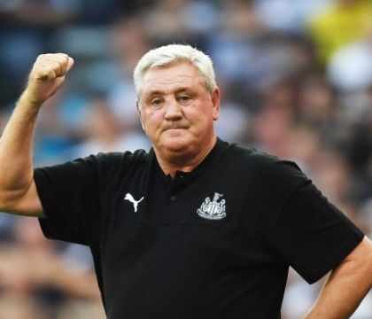 Il Newcastle non vince da 10 partite, e l’allenatore se la prende coi giornalisti