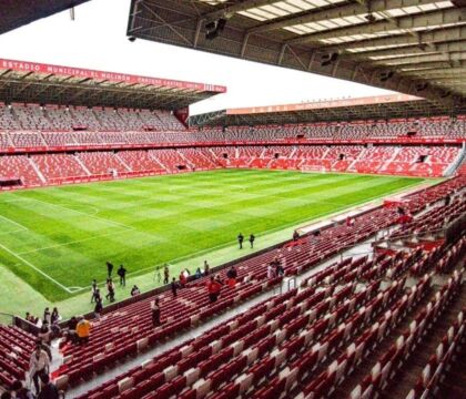 Lo Sporting Gijón è un focolaio da trenta contagiati (9 giocatori), ma lunedì giocherà a Lugo