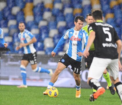 Lozano prepara le calze, Insigne se le magna tutte quante