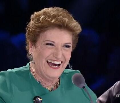 Mara Maionchi: «Col Covid mi sono sentita vecchia. Da mamma leggevo di nascosto i diari dei figli»