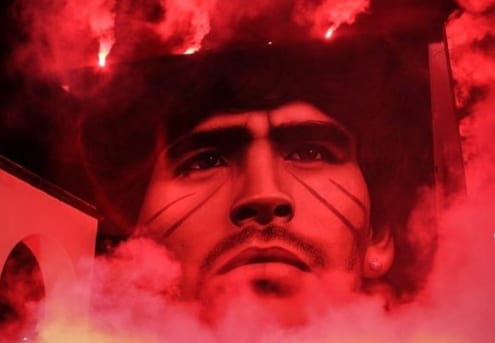 Maradona, emozionante fiaccolata a Quarto per inaugurare il nuovo murales