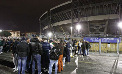 Napoli, striscione fuori al Maradona. Gli ultras caricano gli azzurri per la Supercoppa
