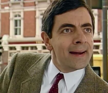 Rowan Atkinson: «I social? Come la folla del Medioevo che cercava qualcuno da bruciare sul rogo» 