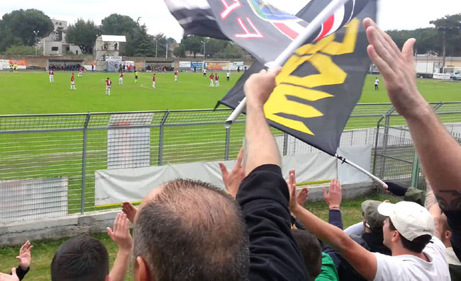 Tifosa Atalanta licenziata, Atletico San Lorenzo posa in mutande contro la discriminazione