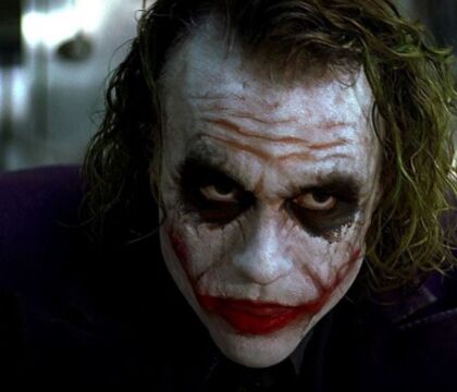 Una coppia di adolescenti si sfregia come Joker: “Volevamo vedere la resistenza al dolore”