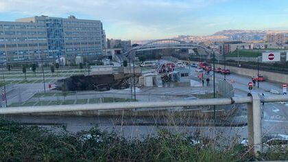 Una voragine al centro dell’Ospedale del mare, evacuato il Covid Center (VIDEO)