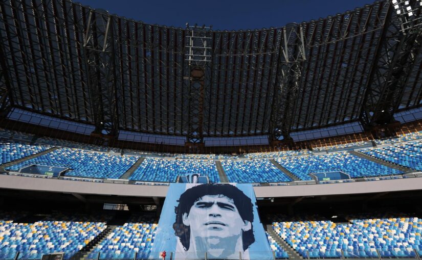 Maradona, una statua davanti allo stadio a Napoli: venerdì parte l’iter in Comune