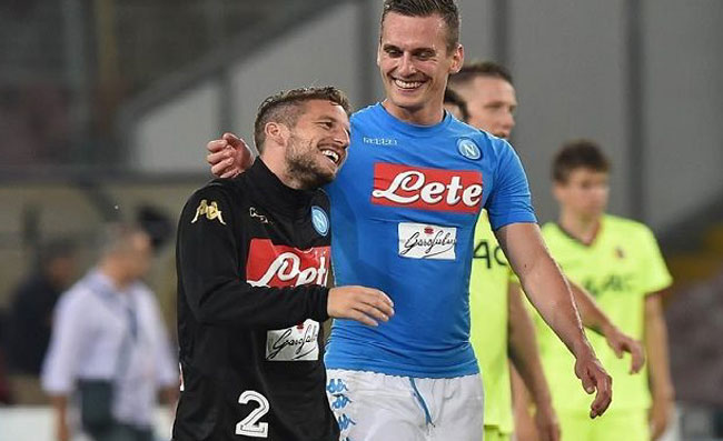 Mertens saluta Milik: “Buona fortuna amico mio”, Ghoulam: “Tra poco parlerai francese”