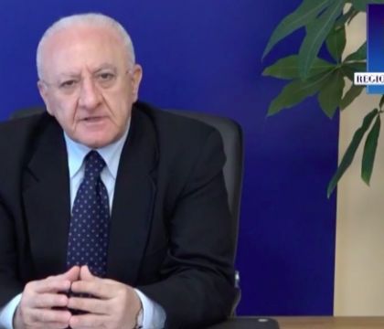 De Luca legge il vangelo a Draghi: “Guai quando tutti gli uomini diranno bene di voi”