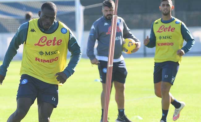Koulibaly e Ghoulam sono recuperati. Lavoro personalizzato per Lozano e altri 5 azzurri