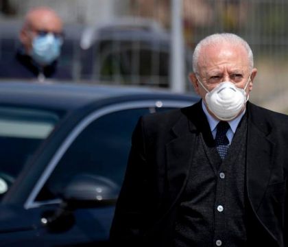 La Campania tornerà arancione. De Luca: “Lavoriamo per reperire milioni di dosi all’estero”