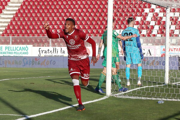 Napoli, guarda Folorunsho: prestazioni super con la Reggina