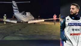 Paura per Mertens: l’aereo finisce fuori dalla pista di atterraggio