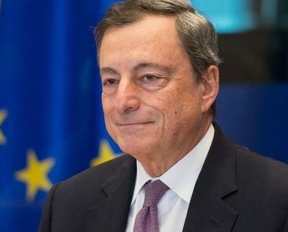 Draghi: «Il Covid peggiora, ognuno faccia la sua parte, soprattutto il Governo»