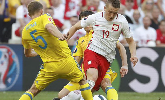 Zielinski, assist in Ungheria-Polonia 3-3. Elmas, 90 minuti in Romania Macedonia 3-2