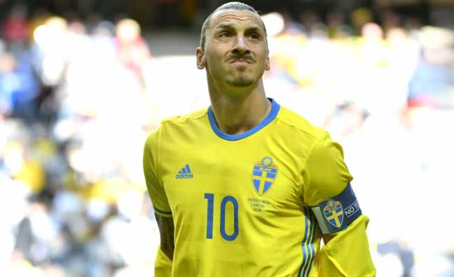 Ibrahimovic: “Ho sentito le farfalle nello stomaco”. Zlatan ‘costretto’ a cantare