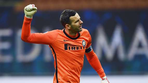 Napoli in vantaggio: clamorosa autorete di Handanovic!