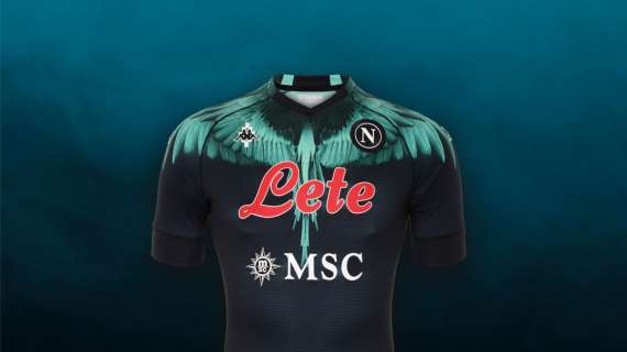 FOTO – SSC Napoli mostra le nuove maglie Marcelo Burlon: “Tutto pronto nel nostro spogliatoio”
