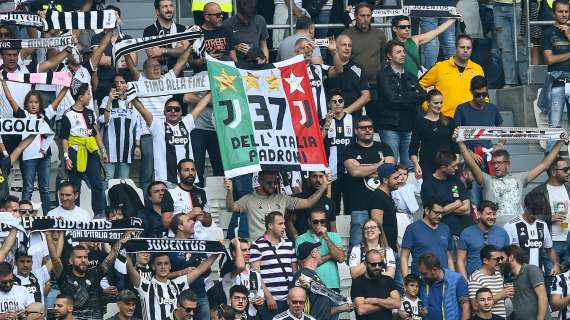 Juventus, i tifosi contro la Superlega: due striscioni all’esterno dello Stadium