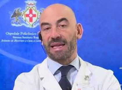 Bassetti: «Le isole covid free della Campania danneggiano chi non ha ancora ricevuto il vaccino»