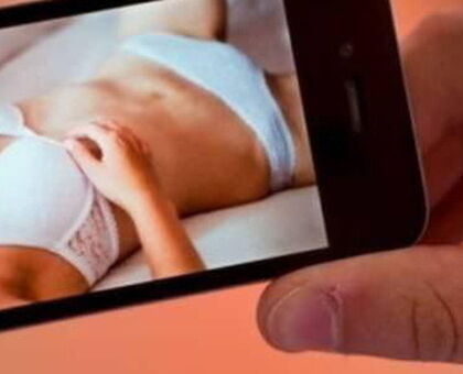 L’ex della maestra vittima di revenge porn: «Ho sbagliato. Ma forse anche lei ha peccato d’ingenuità» 