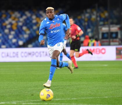 Osimhen, tre punti di sutura alla testa. Con lo Spezia ci sarà