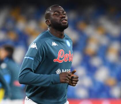 Si ferma Koulibaly: infortunio muscolare al polpaccio