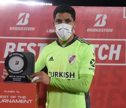 Straordinario River Plate: 10 giocatori contati, in porta il centrocampista Perez, e vince 2-1 in Coppa