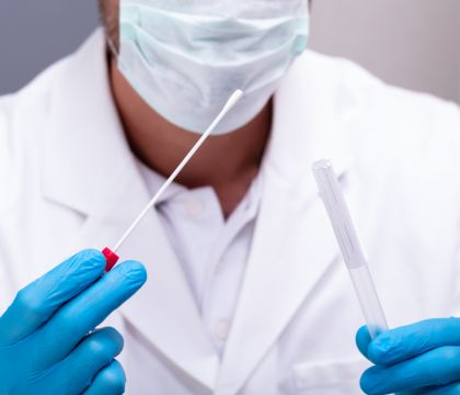 Campania, il bollettino Covid: solo 80 positivi su oltre duemila tamponi