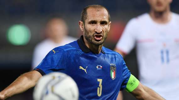 Chiellini la mette dentro: ma il VAR annulla per fallo di mano
