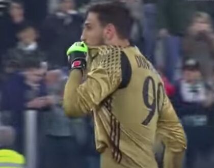 Donnarumma professionista infame: nel calcio il bacio della maglia è il fine pena mai